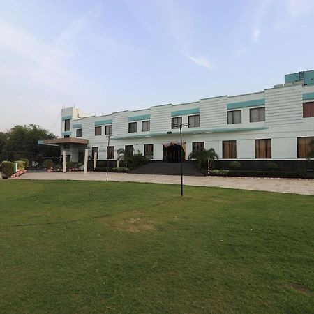 Oyo 33387 Laxmi Lawn And Resort Suite Lucknow Eksteriør billede