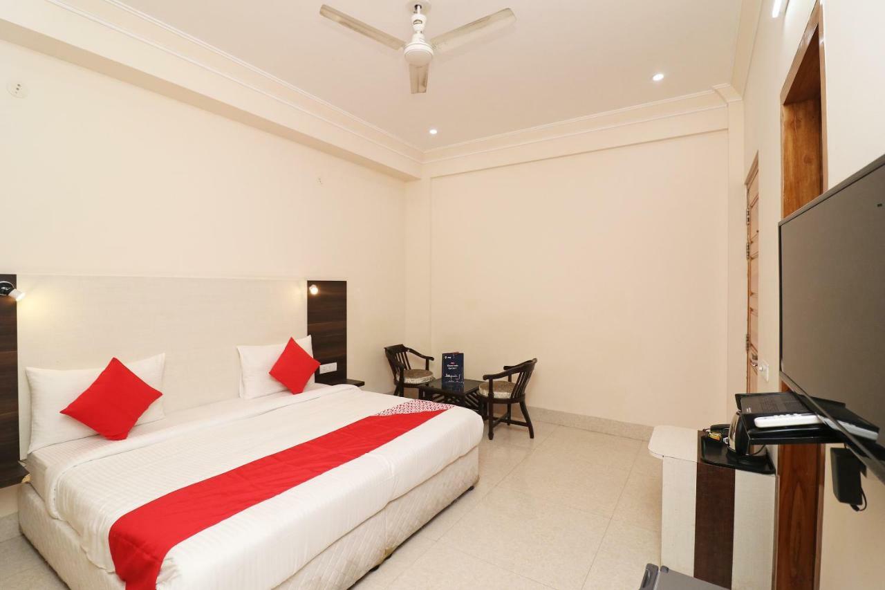 Oyo 33387 Laxmi Lawn And Resort Suite Lucknow Eksteriør billede
