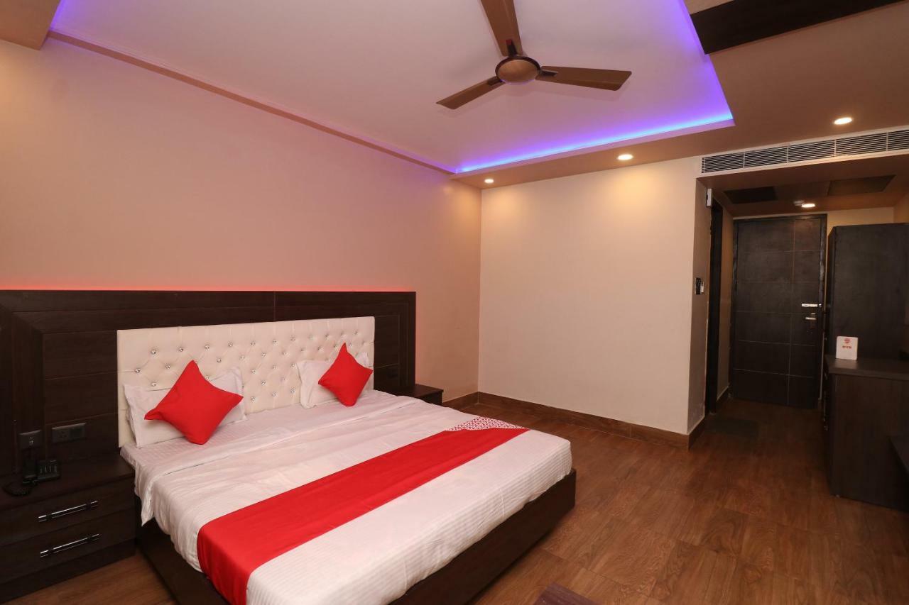 Oyo 33387 Laxmi Lawn And Resort Suite Lucknow Eksteriør billede