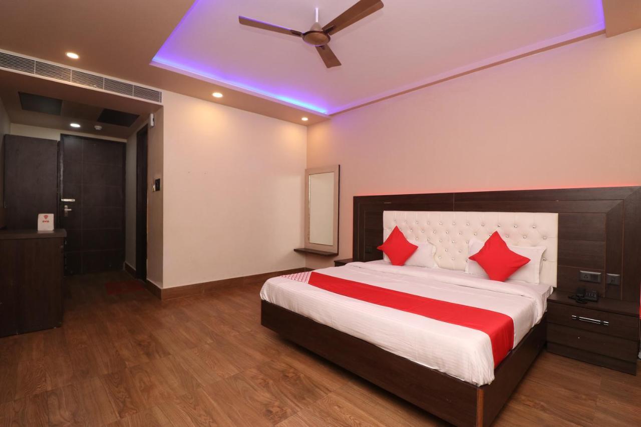 Oyo 33387 Laxmi Lawn And Resort Suite Lucknow Eksteriør billede
