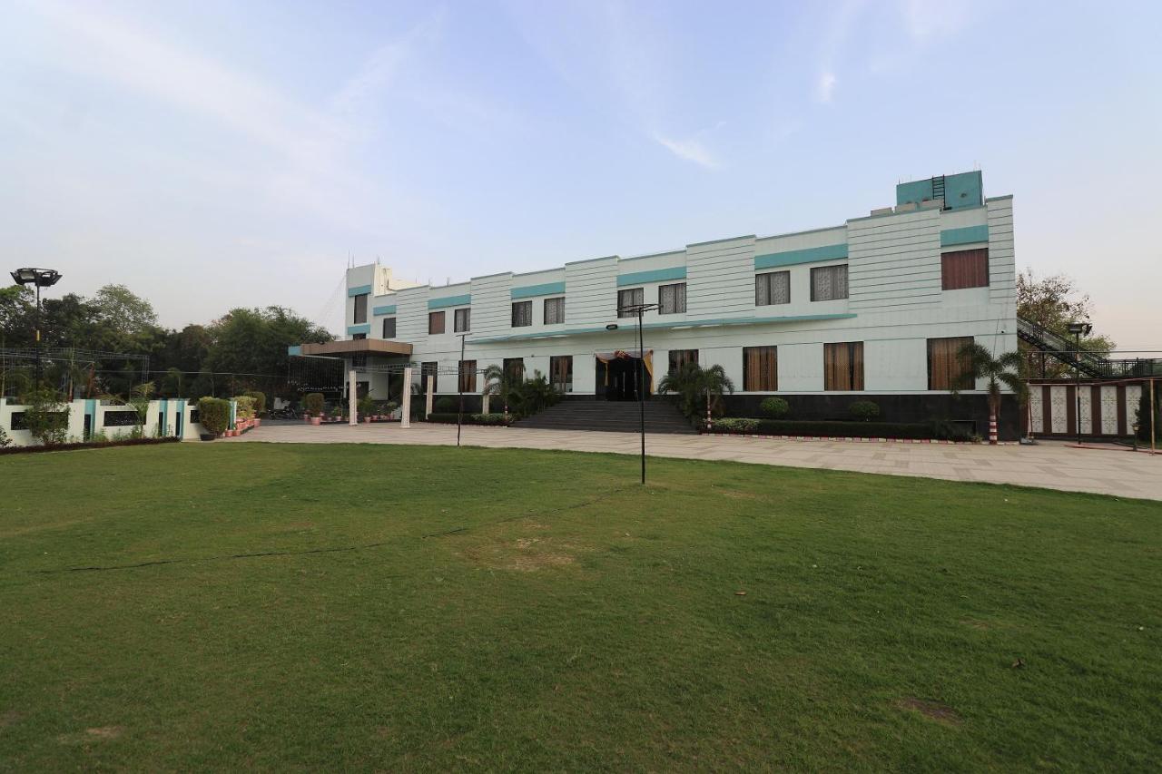 Oyo 33387 Laxmi Lawn And Resort Suite Lucknow Eksteriør billede