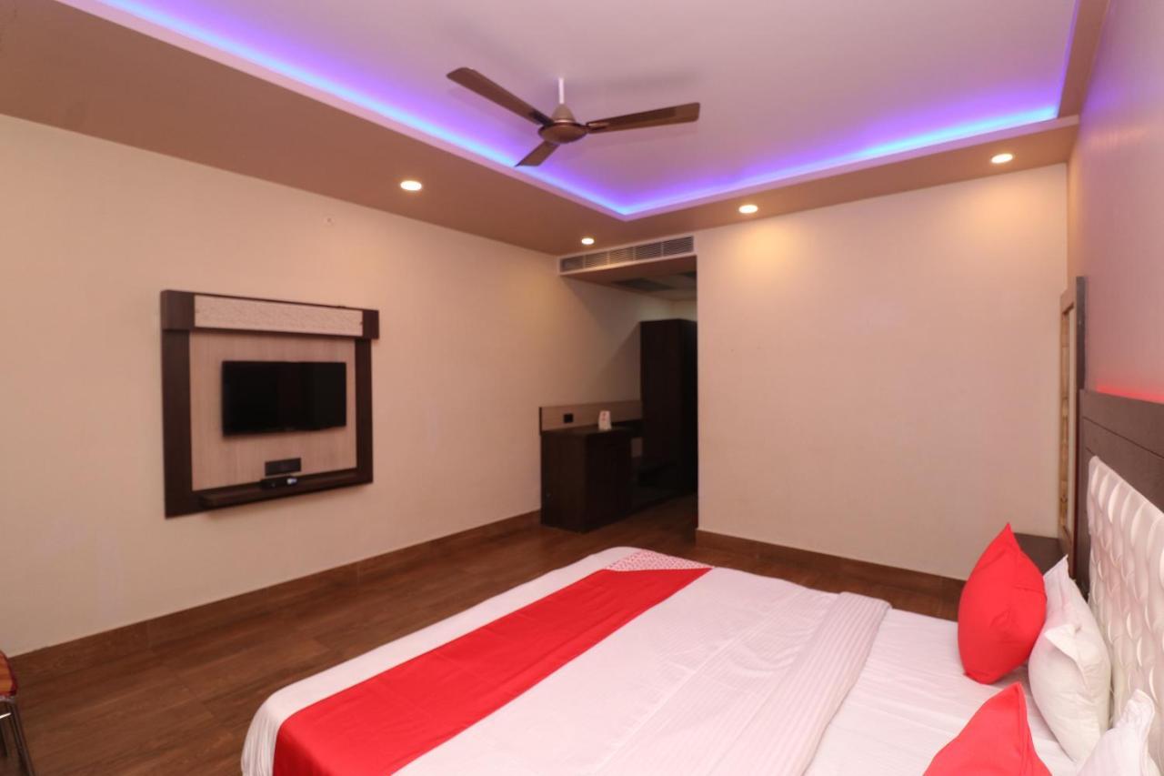 Oyo 33387 Laxmi Lawn And Resort Suite Lucknow Eksteriør billede