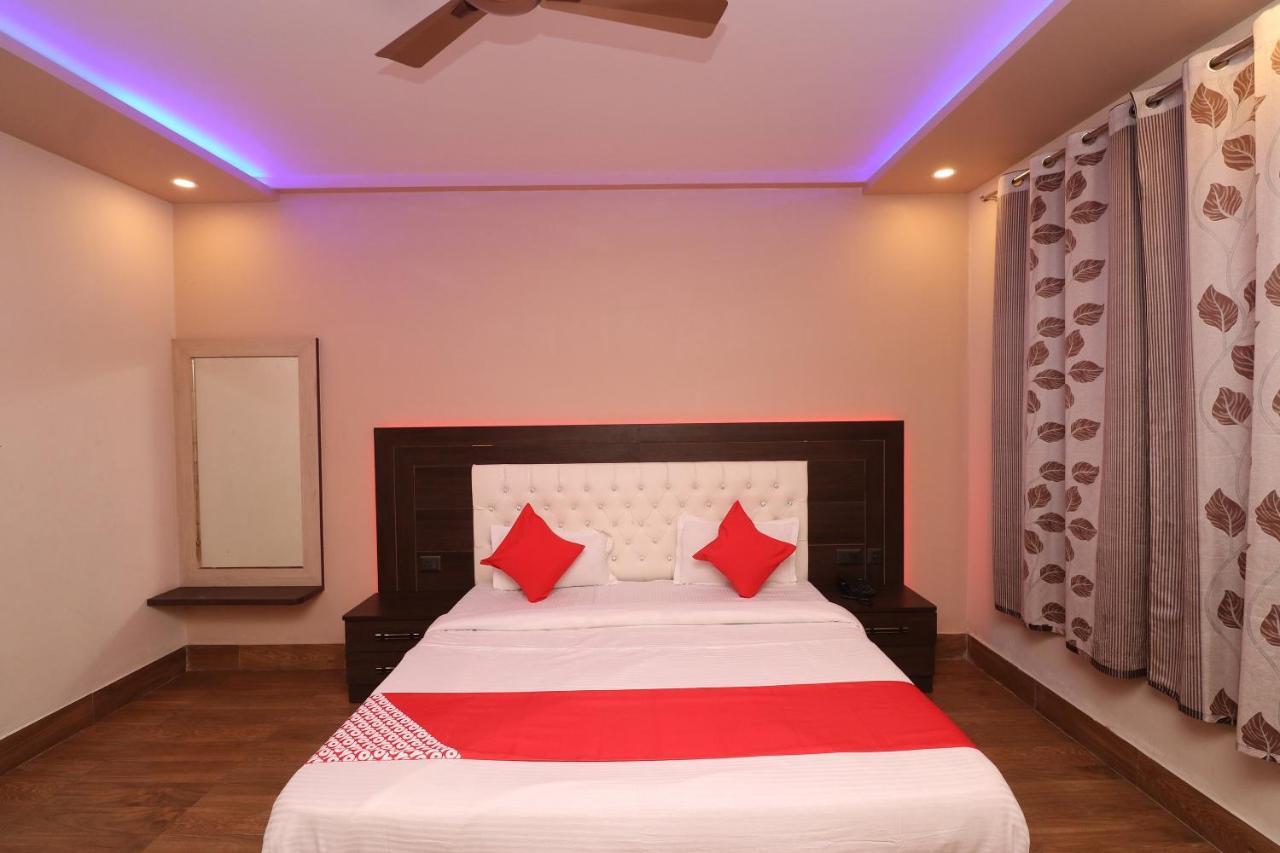 Oyo 33387 Laxmi Lawn And Resort Suite Lucknow Eksteriør billede