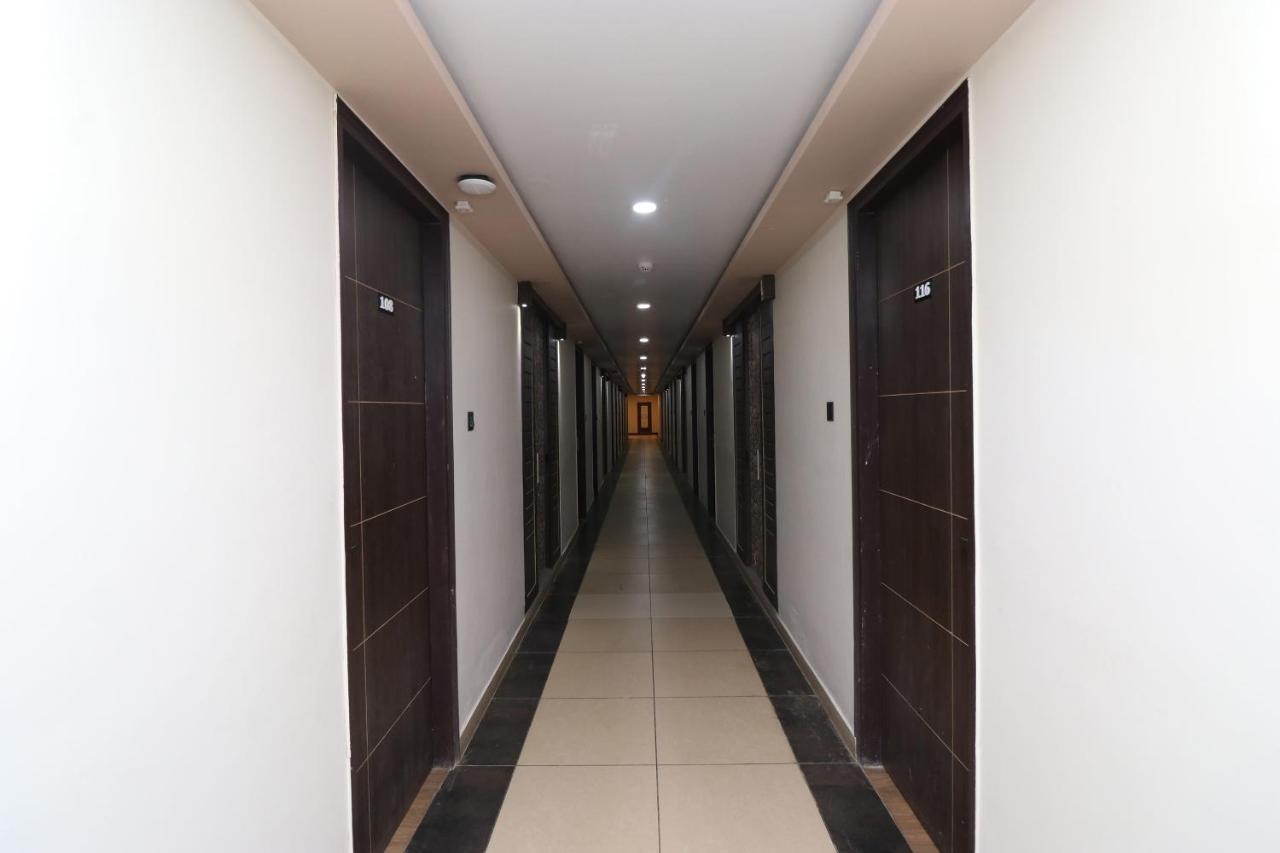 Oyo 33387 Laxmi Lawn And Resort Suite Lucknow Eksteriør billede